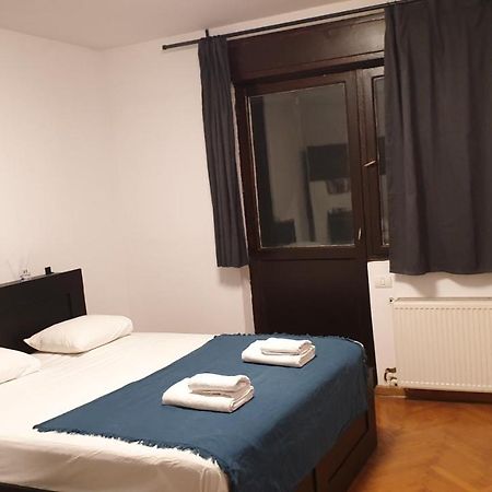 Old Town Bliss Apartment Bukares Bagian luar foto