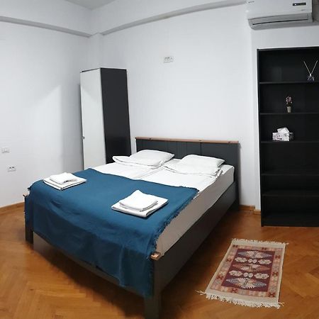 Old Town Bliss Apartment Bukares Bagian luar foto