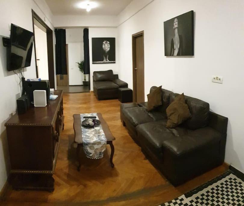 Old Town Bliss Apartment Bukares Bagian luar foto