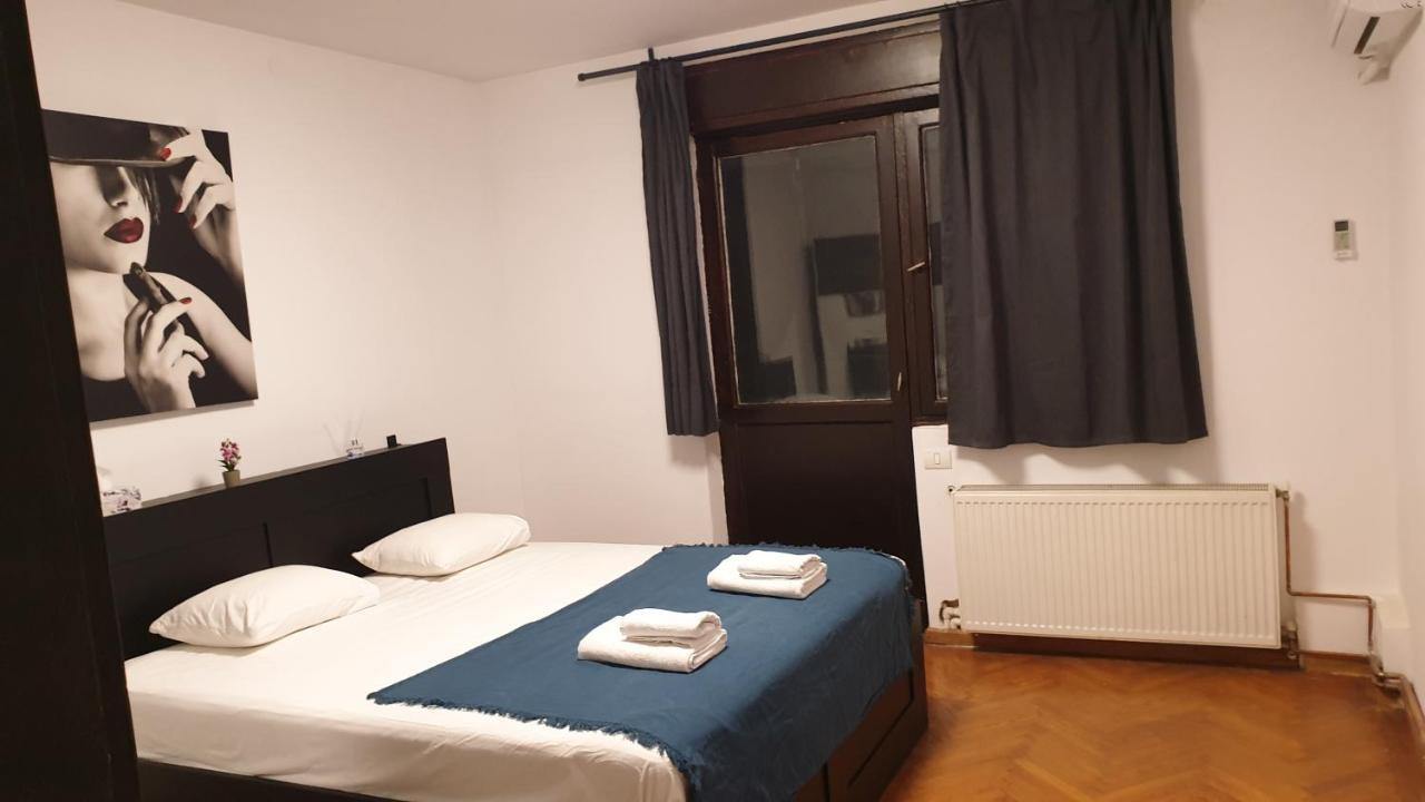 Old Town Bliss Apartment Bukares Bagian luar foto