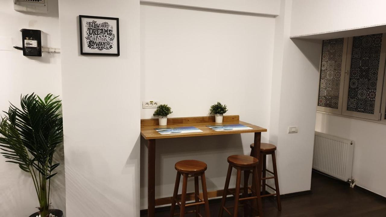Old Town Bliss Apartment Bukares Bagian luar foto