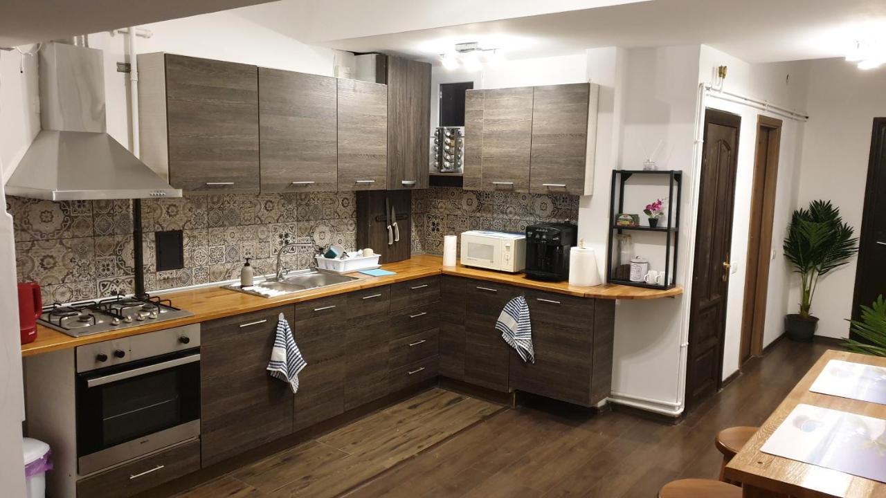 Old Town Bliss Apartment Bukares Bagian luar foto